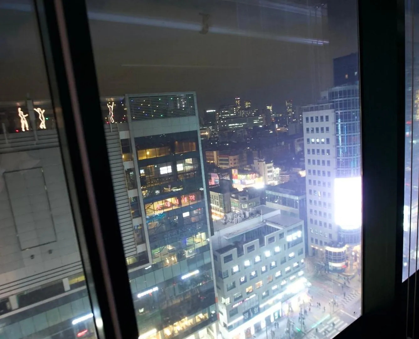 Апартаменты Hongdae Station, Exit 2 Сеул