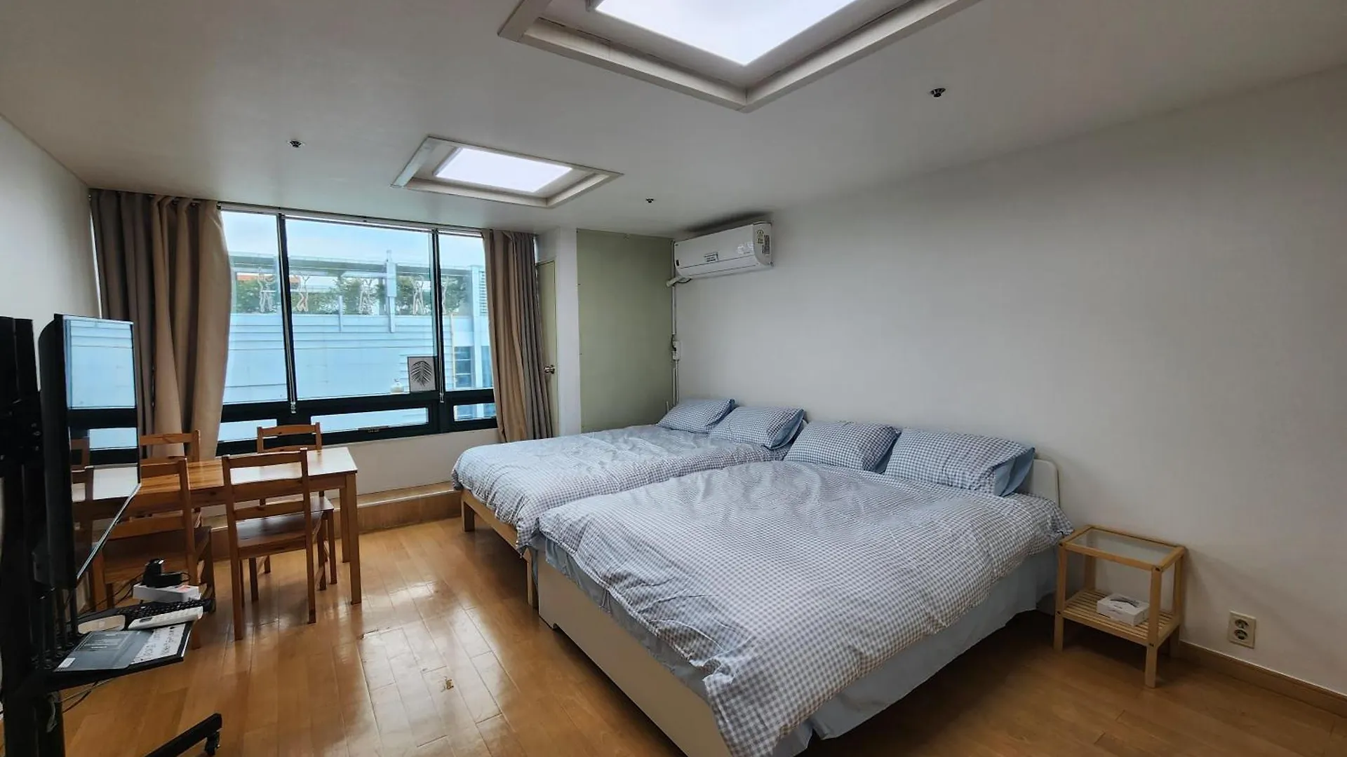 Апартаменты Hongdae Station, Exit 2 Сеул 0*,  Южная Корея