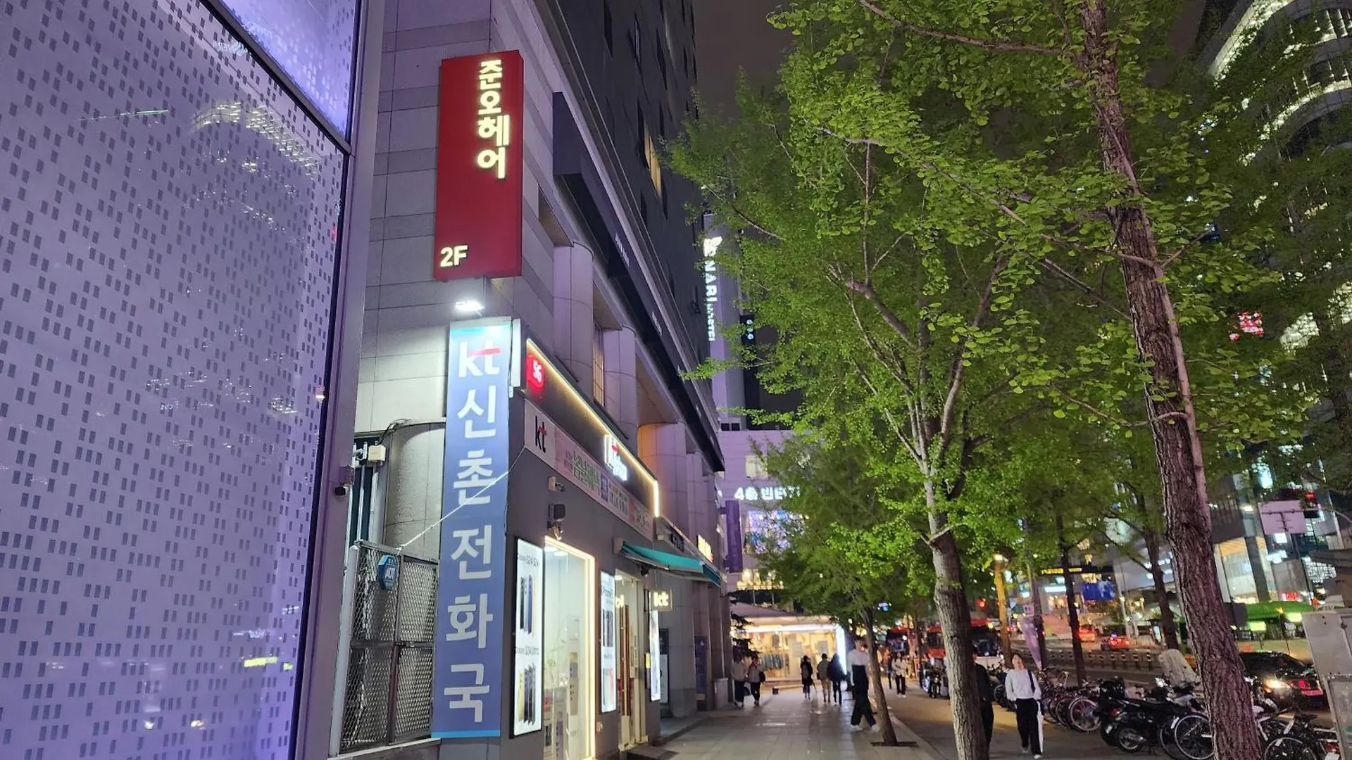 דירות סיאול Hongdae Station, Exit 2