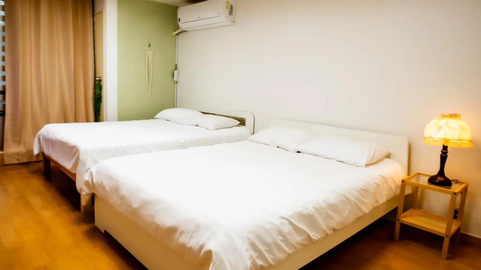 Hongdae Station, Exit 2 Apartamento Seul